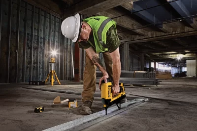 Clavadora de Gas C6 XR 18V DeWALT - DGN845D1 - Diseyco