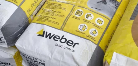Rehabilitación de fachadas con sistema SATE y materiales Webertherm